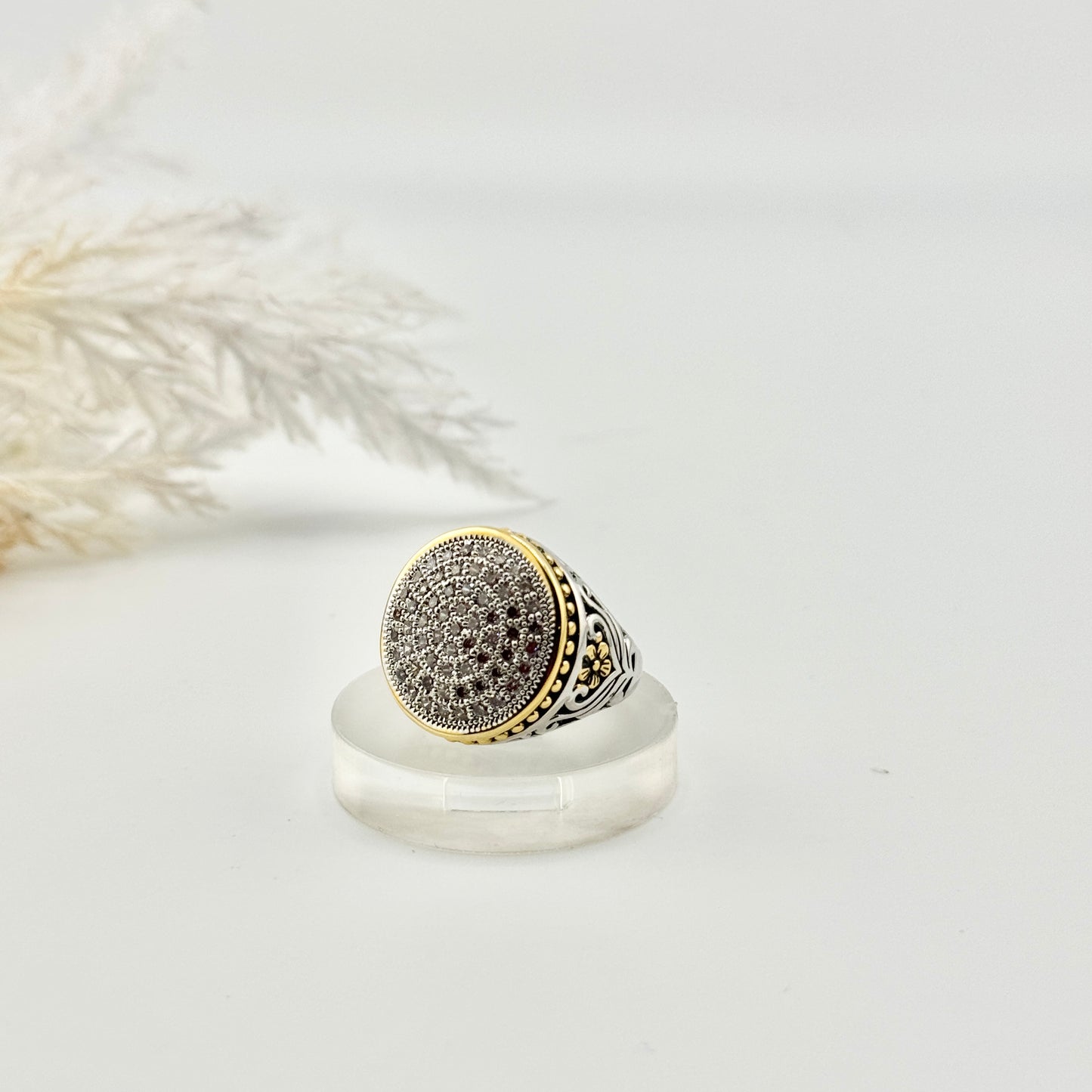 Mia ring