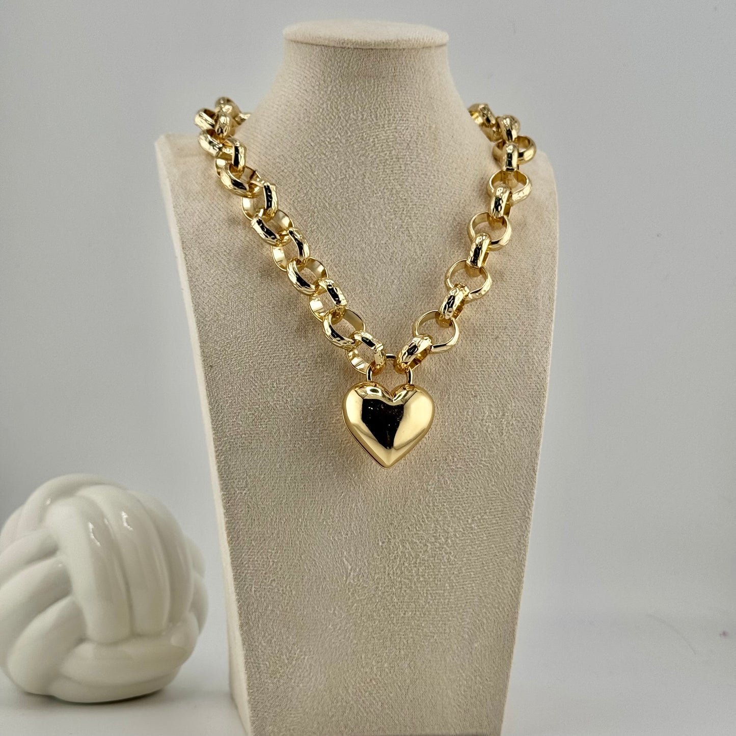 Victoria gold chain