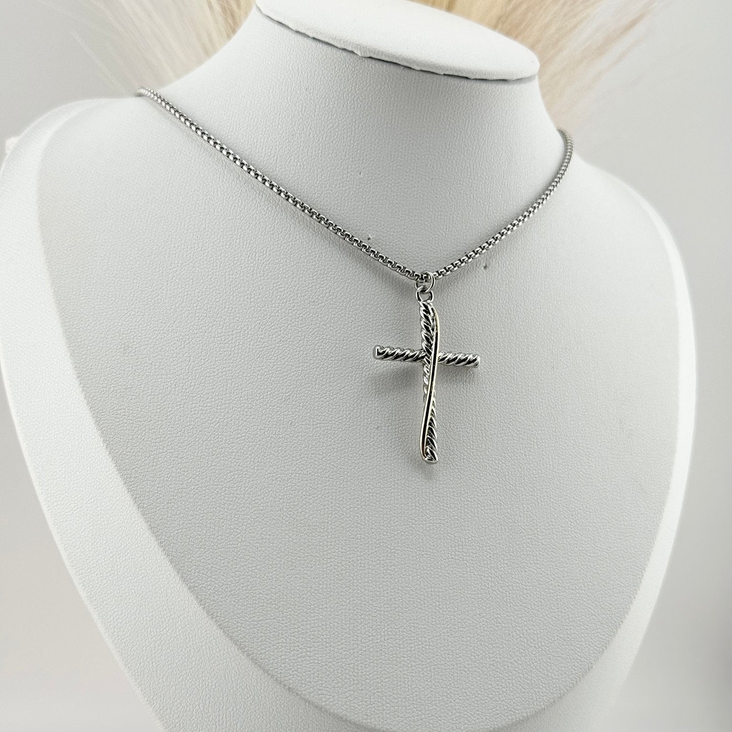 Bella cross chain