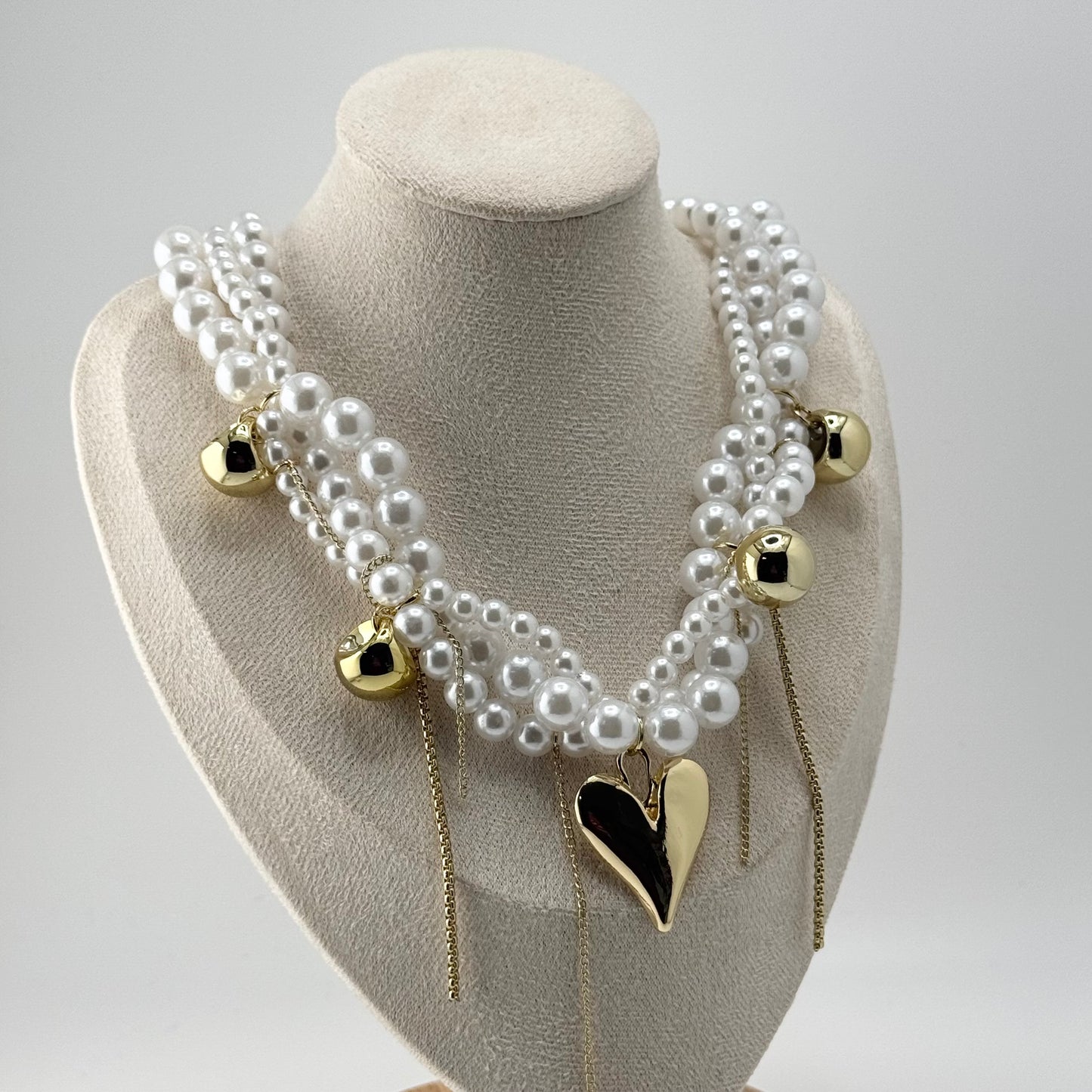 Noa  pearl necklace